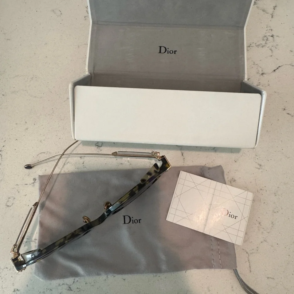 Dior Tortoiseshell Round Sunglasses with Dark Lenses - Picture 5 of 7